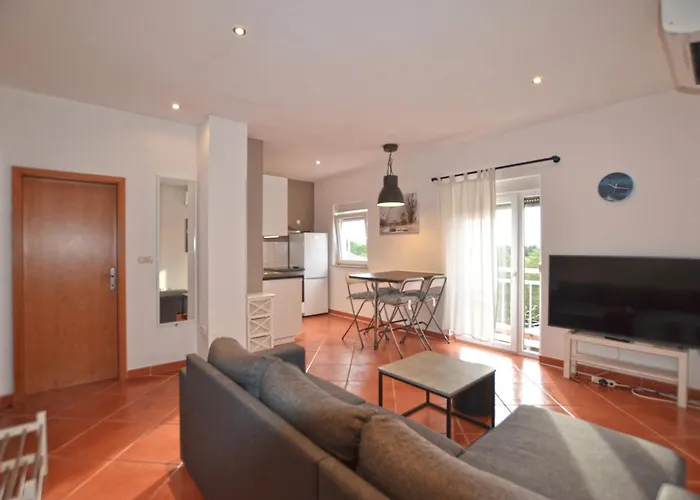 Danielle Ρόβινι